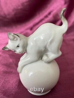 Antique Early Rosenthal Germany Hand Painted Cat Kitten on White Ball #590 EUC