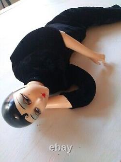 Art Deco Boudoir doll Flapper girl. Vintage 80's. 29 black dress cat eyes