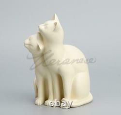 Art Sculpture Resin White Abstract Cat Correlative Sit Down with Amulet Statue