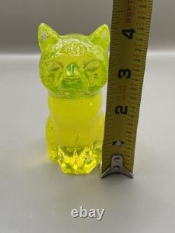 Czech Yellow Vaseline Glass Cat Super Glower Uranium