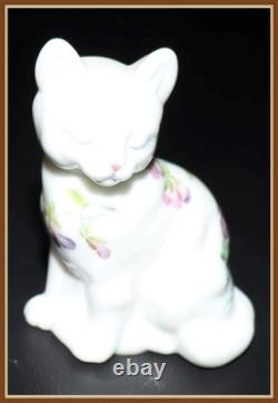 Fenton Glass Cat Figurine #5165 Violets In The Snow Hand Painted & Signed
