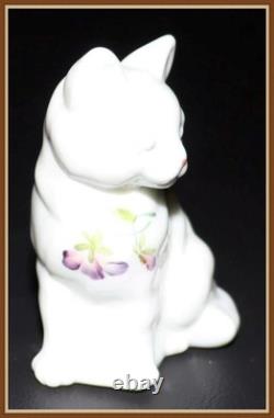 Fenton Glass Cat Figurine #5165 Violets In The Snow Hand Painted & Signed