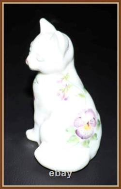 Fenton Glass Cat Figurine #5165 Violets In The Snow Hand Painted & Signed