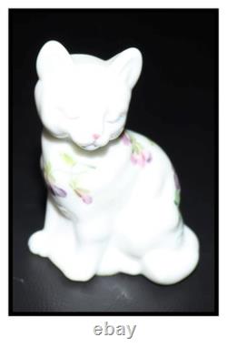 Fenton Glass Cat Figurine #5165 Violets In The Snow Hand Painted & Signed
