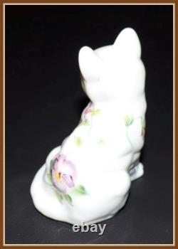 Fenton Glass Cat Figurine #5165 Violets In The Snow Hand Painted & Signed