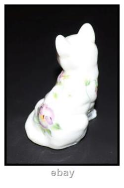 Fenton Glass Cat Figurine #5165 Violets In The Snow Hand Painted & Signed