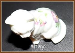 Fenton Glass Cat Figurine #5165 Violets In The Snow Hand Painted & Signed