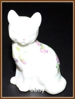 Fenton Glass Cat Figurine #5165 Violets In The Snow Hand Painted & Signed