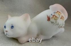 Fenton Pouncing Kitten /Cat White Satin 1985 Peach Meadow Blooms Vintage