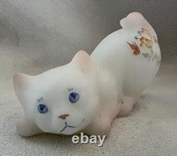 Fenton Pouncing Kitten /Cat White Satin 1985 Peach Meadow Blooms Vintage