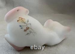 Fenton Pouncing Kitten /Cat White Satin 1985 Peach Meadow Blooms Vintage