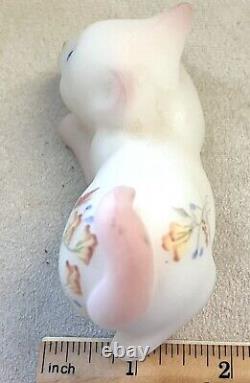 Fenton Pouncing Kitten /Cat White Satin 1985 Peach Meadow Blooms Vintage