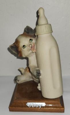 Giuseppe Armani 1984 figurine Cat kitten with bottle #5647 Florence Italy
