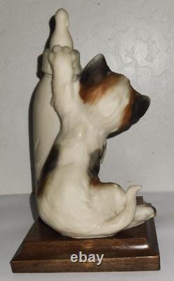 Giuseppe Armani 1984 figurine Cat kitten with bottle #5647 Florence Italy