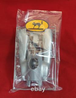 Hasegawa 64119-1/20 Ma. K FALKE Bomber Cat with 2 Figs & Cloth Patch-USA Seller