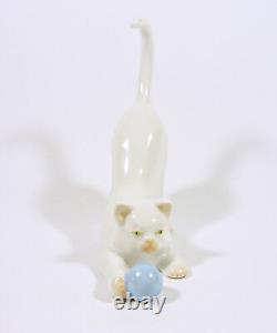 Herend, White Cat Playing With A Ball, Handpainted Porcelain Figurine! (i143)