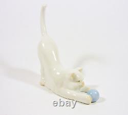 Herend, White Cat Playing With A Ball, Handpainted Porcelain Figurine! (i143)