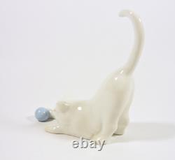 Herend, White Cat Playing With A Ball, Handpainted Porcelain Figurine! (i143)