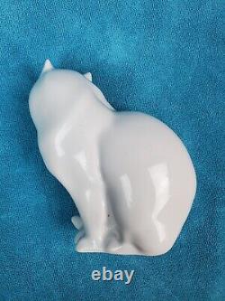 Herend White Persian Cat Sitting 4.5 Handpainted Porcelain Figurine Hungary