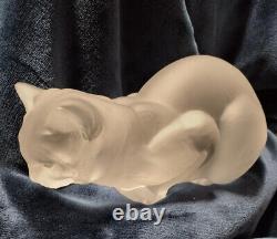 LALIQUE CRYSTAL CAT #11602 (Chat Couche) Crouching Cat