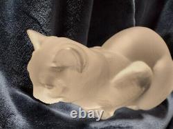 LALIQUE CRYSTAL CAT #11602 (Chat Couche) Crouching Cat