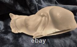 LALIQUE CRYSTAL CAT #11602 (Chat Couche) Crouching Cat