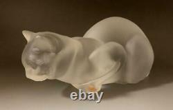 LALIQUE Cat lying down Signed Crystal Glass Object / Figurine / Antique