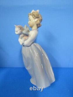 LLARDRO Daisa 1996 Figurine Sculpture Girl & Holding Large Cat 6422