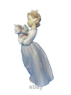 LLARDRO Daisa 1996 Figurine Sculpture Girl & Holding Large Cat 6422