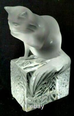 Lalique France Crystal Cat on Pedestal Frosted Cleaning Time Signed 11677 Mint