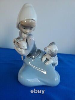 Lladro Little Friskies #5032 Figure Mint in Original Box