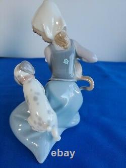 Lladro Little Friskies #5032 Figure Mint in Original Box