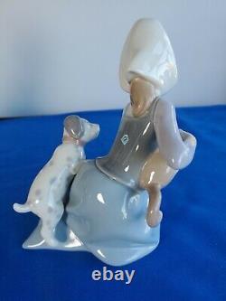 Lladro Little Friskies #5032 Figure Mint in Original Box