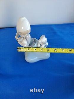 Lladro Little Friskies #5032 Figure Mint in Original Box