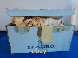 Lladro Little Friskies #5032 Figure Mint in Original Box