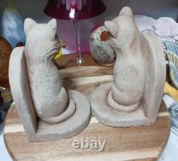 Made In England Pair Of Sandy Brown Sculpture Concrete Kitty Cat Bookends 7 × 4