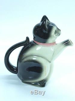 Majolica teapot, in ceramic, shaped like a sitting cat, Art Deco period