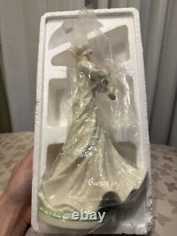 Marianne's Vintage porcelain figurine of a lady with a baby and cat B8