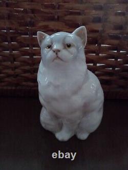 RARE Vintage Royal Doulton Persian Cat Figurine HN2539