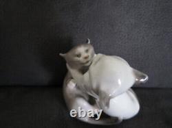 Royal Copenhagen Figurine Porcelain Old Cats 1025