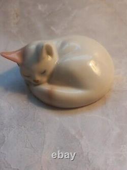 Royal Copenhagen Miniature Collection Sleeping White Cat #678-Denmark EUC