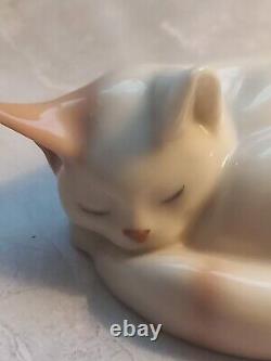 Royal Copenhagen Miniature Collection Sleeping White Cat #678-Denmark EUC