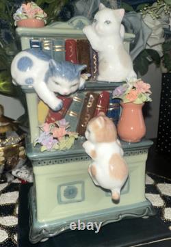 The SUBERTO COLLECTION Cosmos Wind-up Musical Catch Me If You Can Cat Figurine