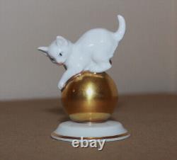 Vintage 1953 Rosenthal Porcelain Figurine Cat Gold Ball #250 Franz Nagy 2.3tall