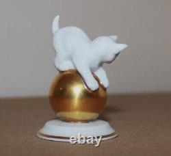 Vintage 1953 Rosenthal Porcelain Figurine Cat Gold Ball #250 Franz Nagy 2.3tall