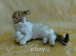 Vintage Hutschenreuther Kunstabteilung Selb Porcelain Lying Cat With Ball Figurine
