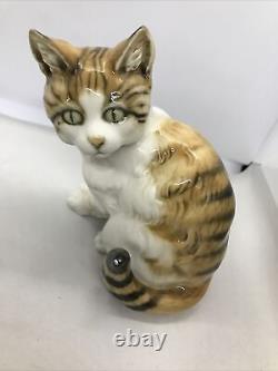 Vintage Hutschenreuther Kunstabteilung Selb Porcelain Sitting Cat Figurine RARE