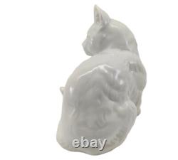 Vintage Hutschenreuther Kunstabteilung Selb Porcelain Sitting White Cat Figurine