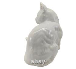 Vintage Hutschenreuther Kunstabteilung Selb Porcelain Sitting White Cat Figurine