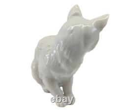 Vintage Hutschenreuther Kunstabteilung Selb Porcelain Sitting White Cat Figurine